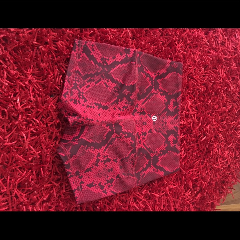 Lululemon Hottie Short